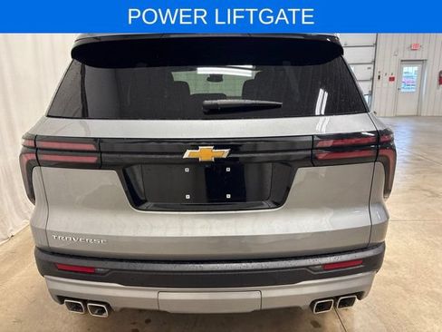 Used 2026 Chevrolet Traverse LT FWD image 5