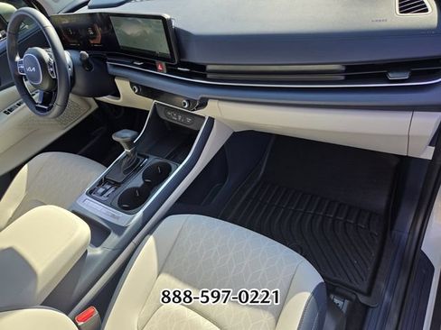 Used 2026 Kia Carnival EX FWD image 19