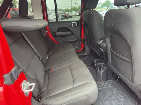 Used 2019 Jeep Wrangler Unlimited Sahara w/ Dual Top Group AWD/4WD image 13