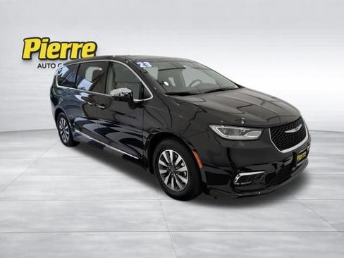 Used 2023 Chrysler Pacifica Limited FWD image 7