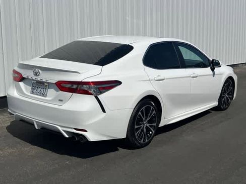 Used 2018 Toyota Camry SE w/ Moonroof Package image 6