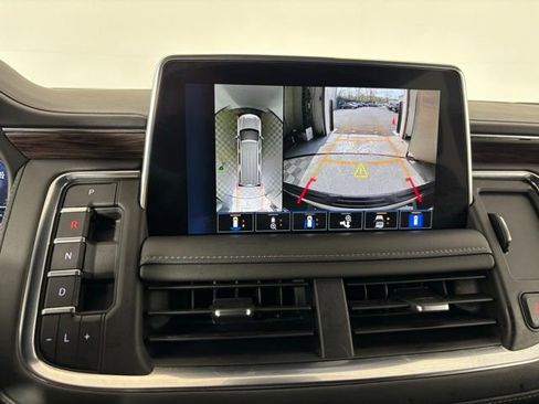 Used 2023 Chevrolet Suburban LT w/ LT Signature Plus Package image 17