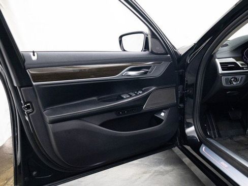 Used 2020 BMW 750i xDrive AWD/4WD image 12