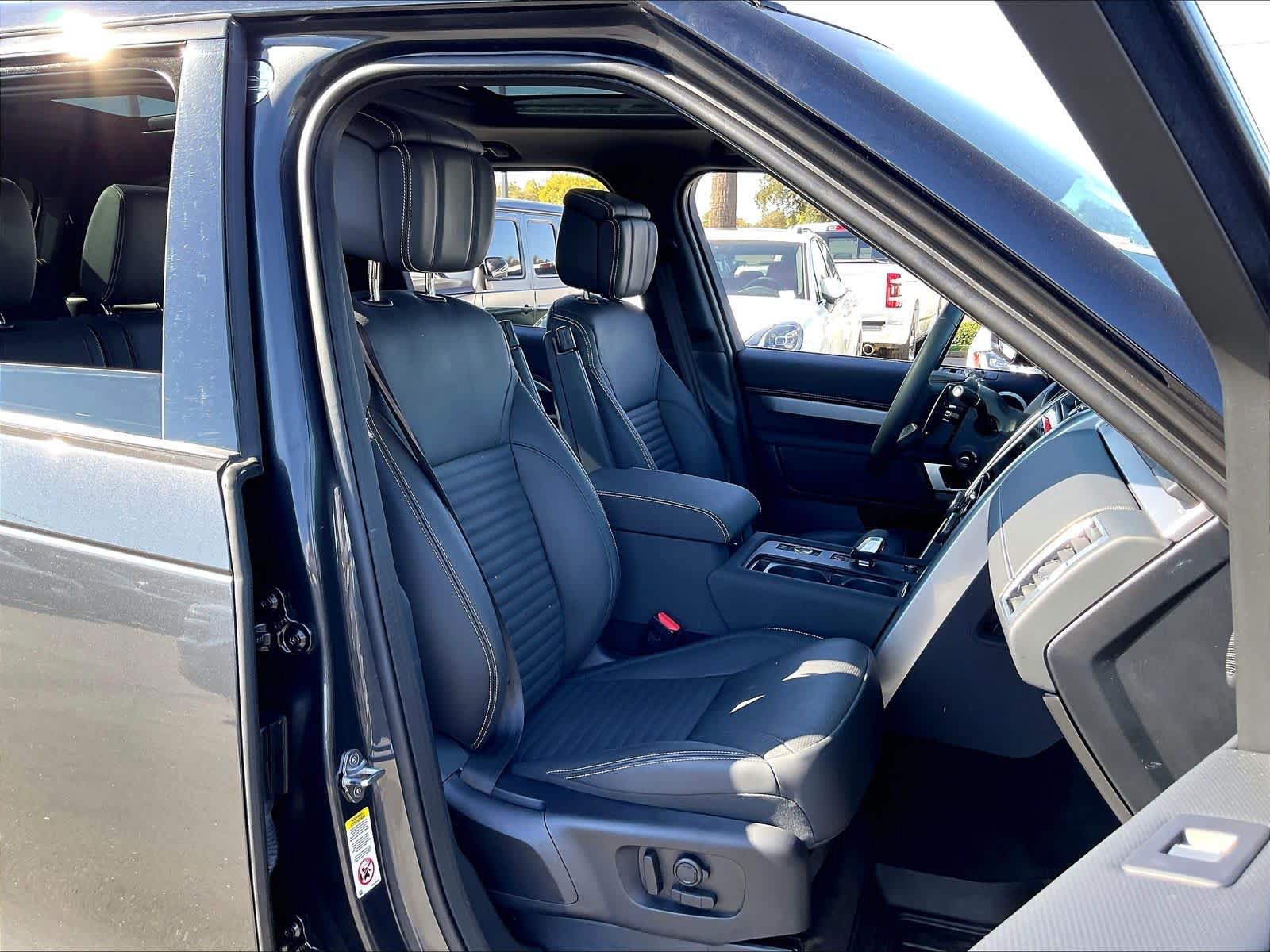 Used 2025 Land Rover Discovery Dynamic SE AWD/4WD image 10