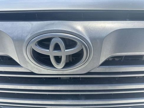 Used 2022 Toyota Tundra SR5 w/ SR5 Convenience Package AWD/4WD image 10