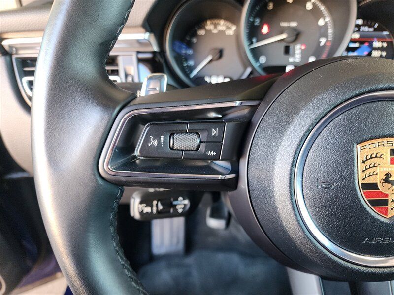 Used 2022 Porsche Macan AWD/4WD image 34