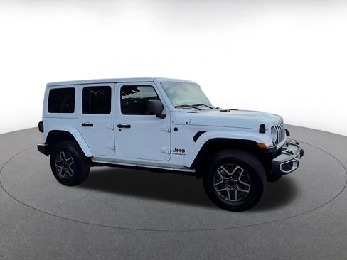 Used 2025 Jeep Wrangler Unlimited Sahara AWD/4WD image 2
