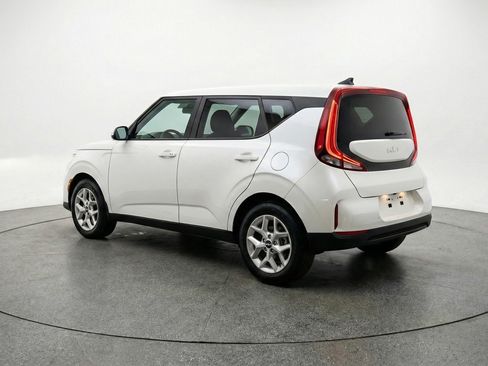 Used 2025 Kia Soul LX w/ LX Technology Package FWD image 6