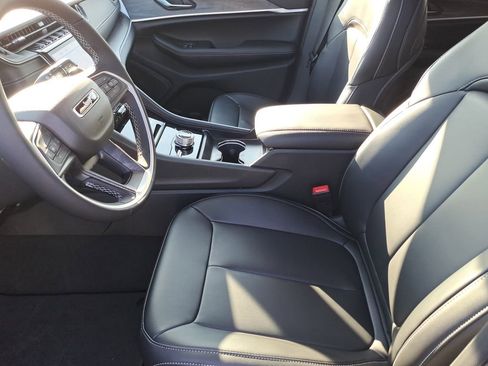 New 2025 Jeep Grand Cherokee Limited image 16