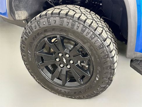 Used 2022 Chevrolet Colorado ZR2 w/ ZR2 Dusk Special Edition AWD/4WD image 30