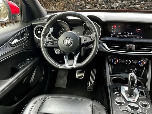 Used 2022 Alfa Romeo Stelvio Sprint image 5