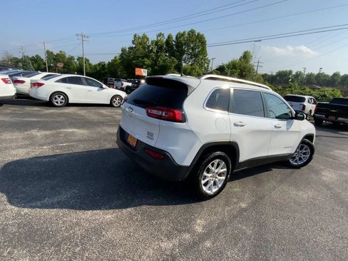 Used 2018 Jeep Cherokee Latitude Plus FWD image 9