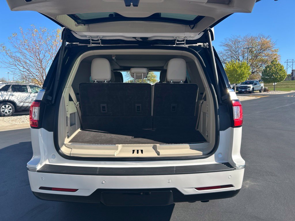 Used 2018 Lincoln Navigator Reserve w/ Technology Package AWD/4WD image 8