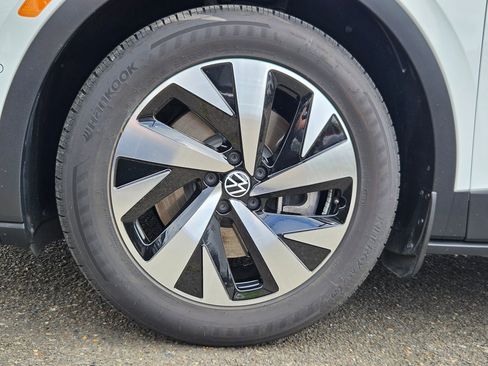 Used 2024 Volkswagen ID.4 2WD image 32
