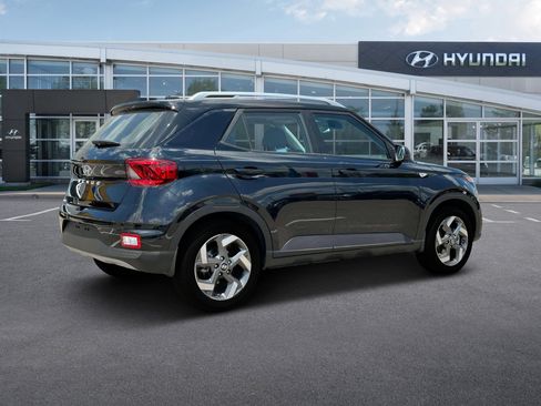 New 2025 Hyundai Venue SEL image 8