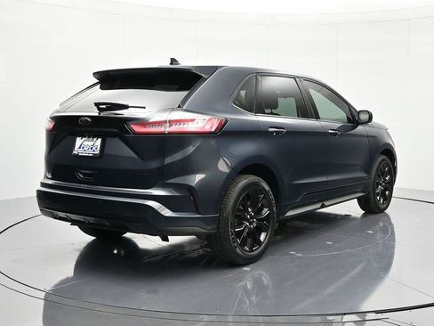 Certified 2022 Ford Edge SE w/ Black Appearance Package image 5