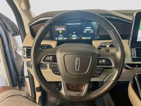 Used 2019 Lincoln Navigator Reserve AWD/4WD image 11