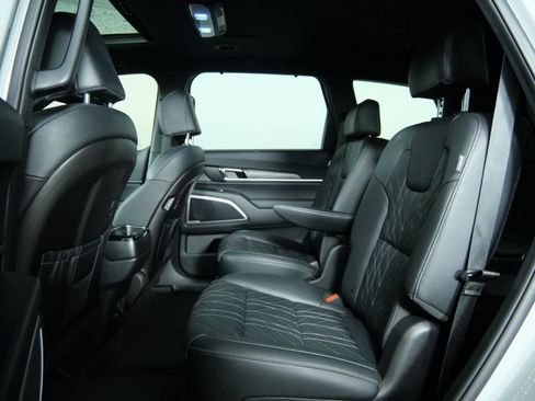 Used 2025 Kia Telluride AWD image 18