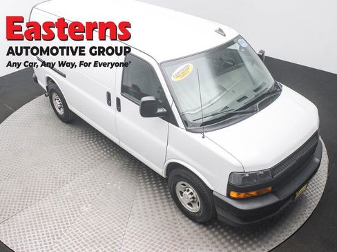 Used 2018 Chevrolet Express 2500 w/ Driver Convenience Package RWD image 3
