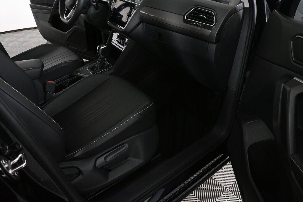 Used 2023 Volkswagen Tiguan SE FWD image 27