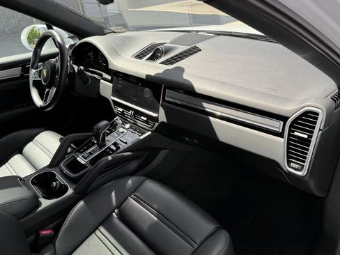 Used 2023 Porsche Cayenne Coupe AWD/4WD image 31