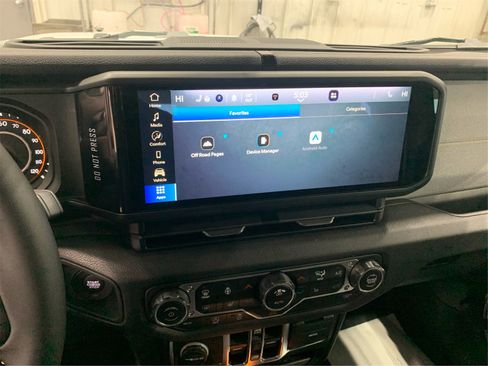 Used 2025 Jeep Wrangler Sport S image 33