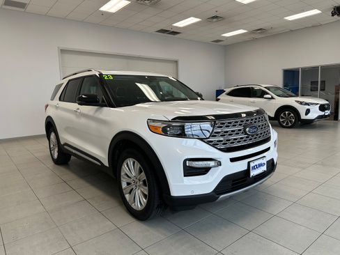 Used 2023 Ford Explorer Limited w/ Limited Technology Package AWD/4WD image 4