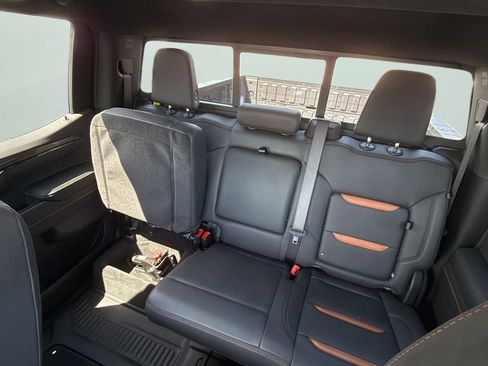 Used 2024 GMC Sierra 1500 AT4 w/ Technology Package AWD/4WD image 12