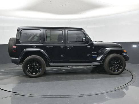 Used 2022 Jeep Wrangler Unlimited Sahara w/ Cold Weather Group AWD/4WD image 2