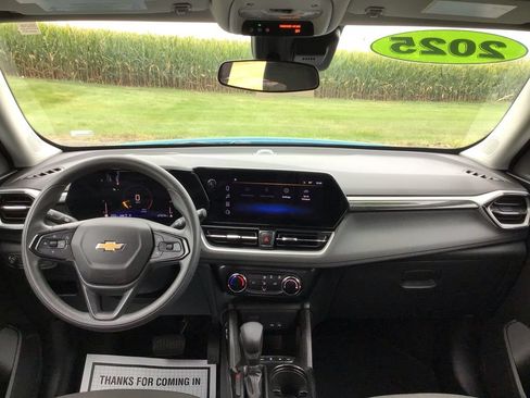 Used 2025 Chevrolet TrailBlazer LT AWD/4WD image 22