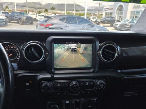 Used 2019 Jeep Wrangler Unlimited Sahara AWD/4WD image 12