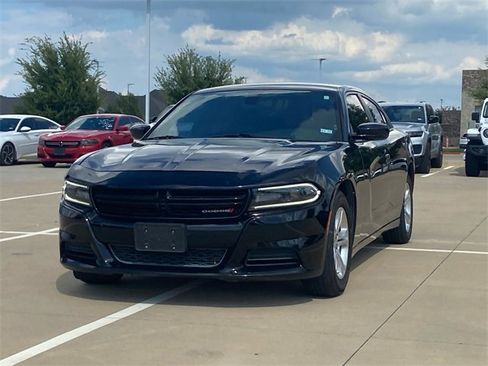Used 2019 Dodge Charger SXT image 3
