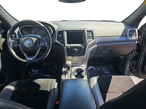 Certified 2018 Jeep Grand Cherokee Altitude AWD/4WD image 9