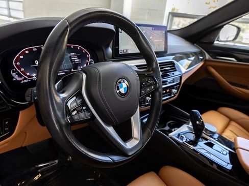 Used 2021 BMW 530e w/ Premium Package RWD image 17