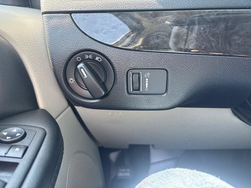 Used 2018 Dodge Grand Caravan SE FWD image 19