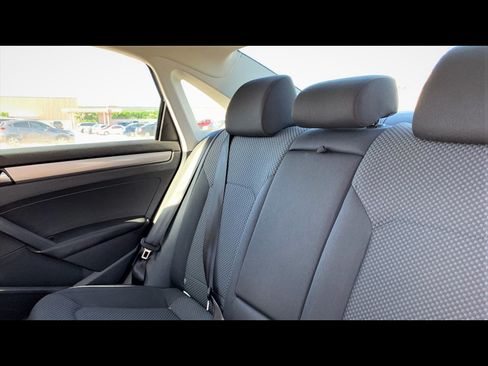 Used 2013 Volkswagen Passat 2.5 S FWD image 11