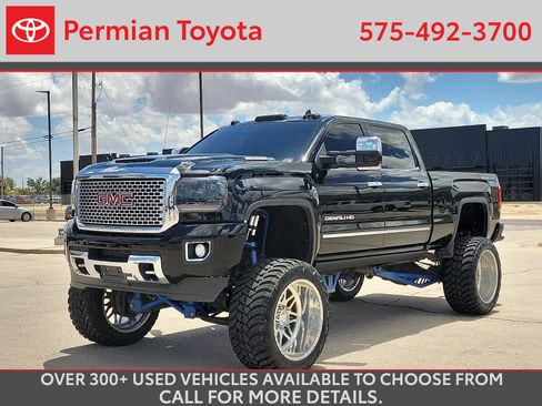 Used 2017 GMC Sierra 2500 Denali w/ Duramax Plus Package AWD/4WD image 1