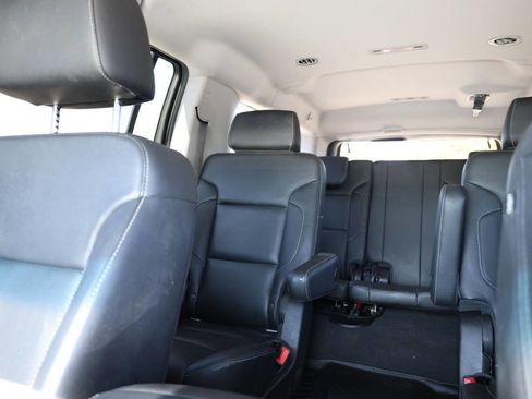 Used 2020 GMC Yukon XL SLT w/ Premium Edition image 17