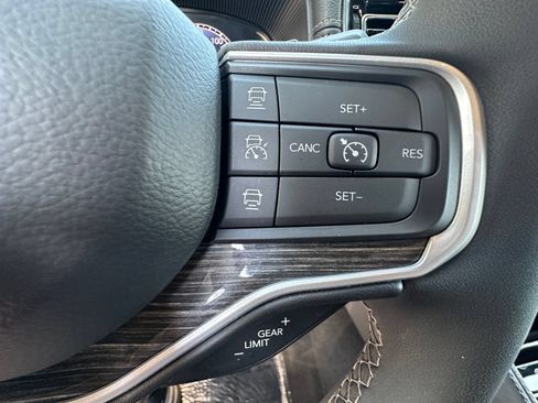 Used 2022 Jeep Wagoneer Series III w/ Premium Group I AWD/4WD image 19