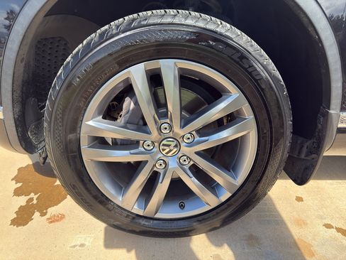 Used 2016 Volkswagen Touareg TDI image 21