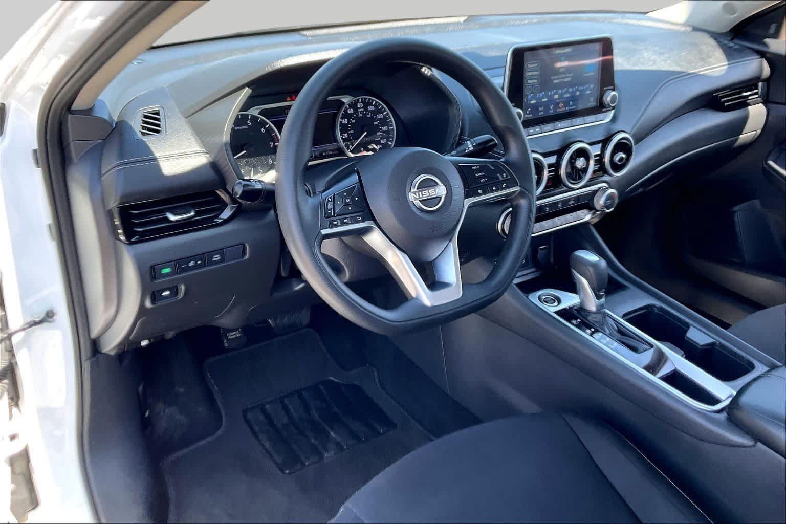 Used 2025 Nissan Sentra SV FWD image 16