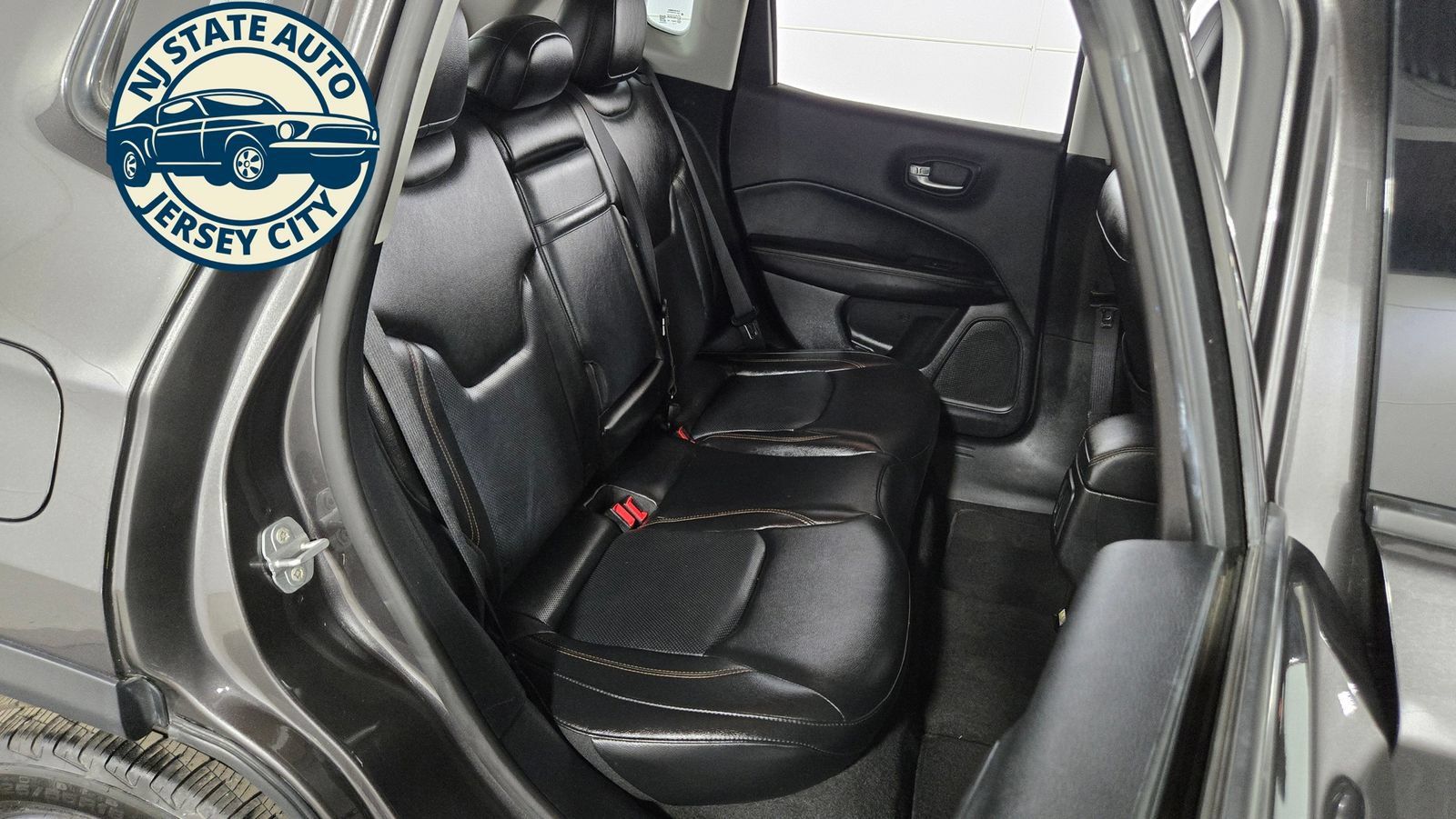 Used 2018 Jeep Compass Limited w/ Safe & Security Group AWD/4WD image 38