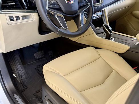 Used 2018 Cadillac XT5 FWD image 13
