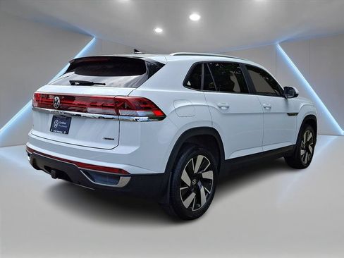 Certified 2024 Volkswagen Atlas Cross Sport SE w/ Panoramic Sunroof Package AWD/4WD image 4