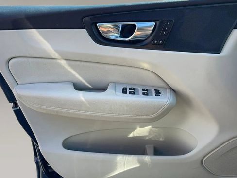 Used 2018 Volvo XC60 T6 Momentum w/ Convenience Package AWD/4WD image 24