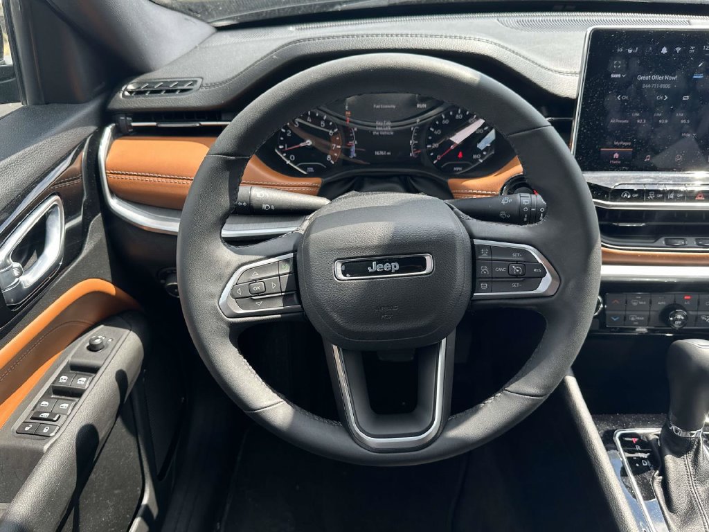 Used 2024 Jeep Compass Limited AWD/4WD image 15