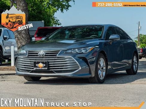 Used 2021 Toyota Avalon XLE FWD image 1