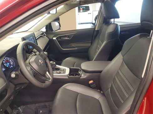 Certified 2022 Toyota RAV4 XLE Premium image 17