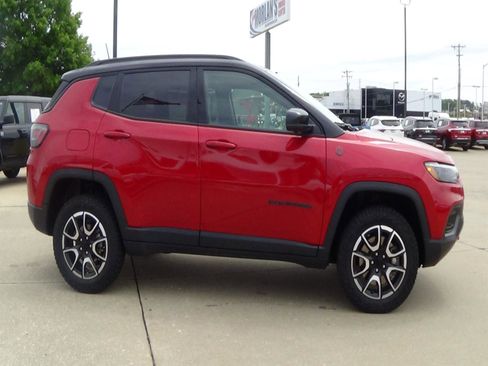 Certified 2024 Jeep Compass Trailhawk w/ Trailhawk Elite Group AWD/4WD image 5