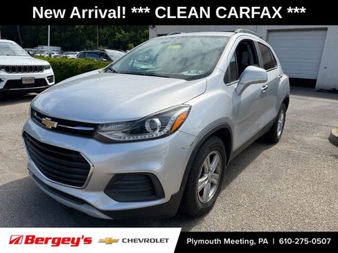 Used 2018 Chevrolet Trax LT w/ LT Convenience Package FWD image 1